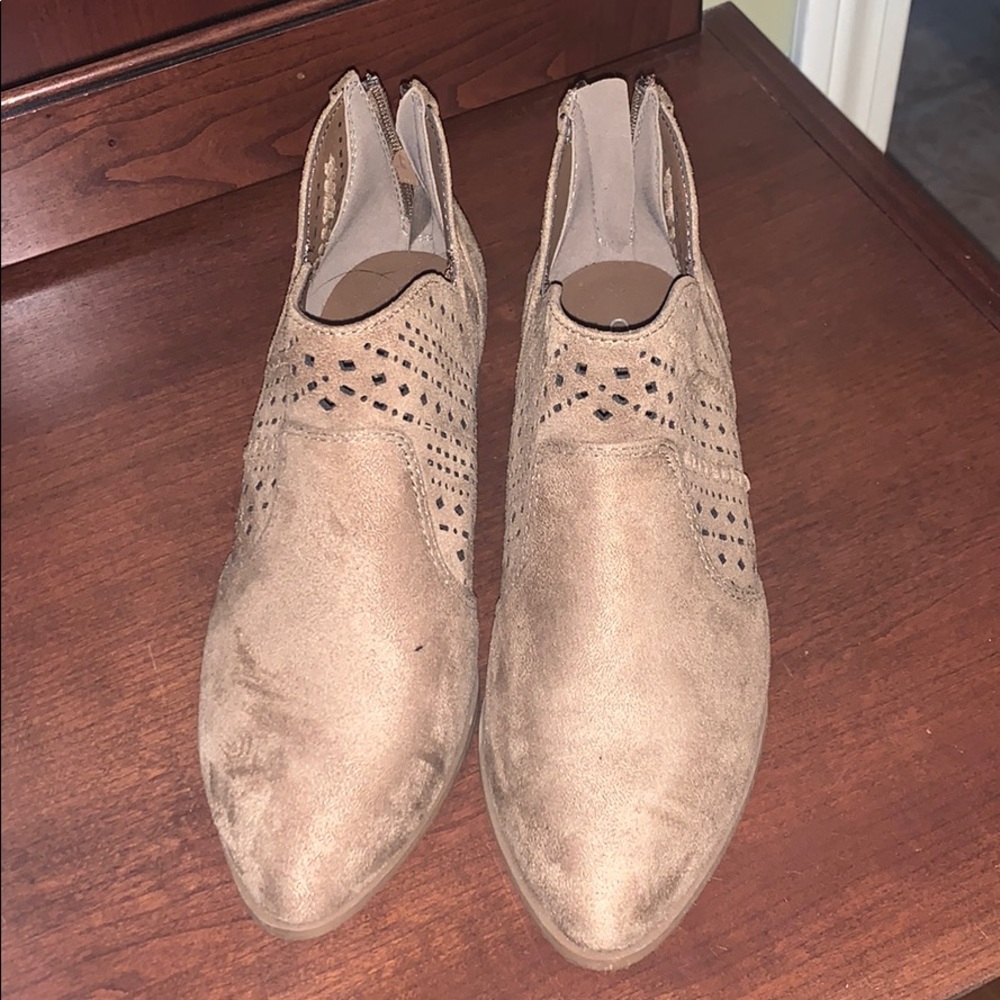 Women’s booties size 6